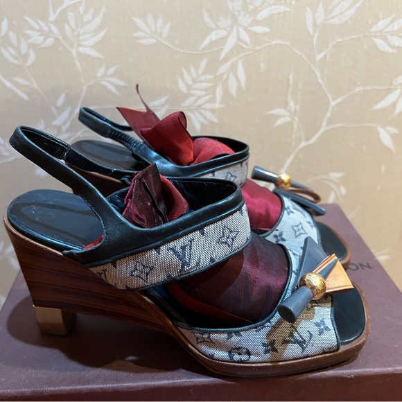 Louis Vuitton Blue Sling Back Shoe 👠 Wood Heel - Picture 2 of 8
